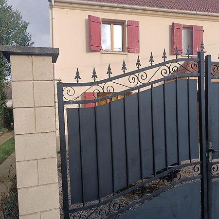 Maison Cheptainville Avec Terrasse Sur Verdure Екстериор снимка