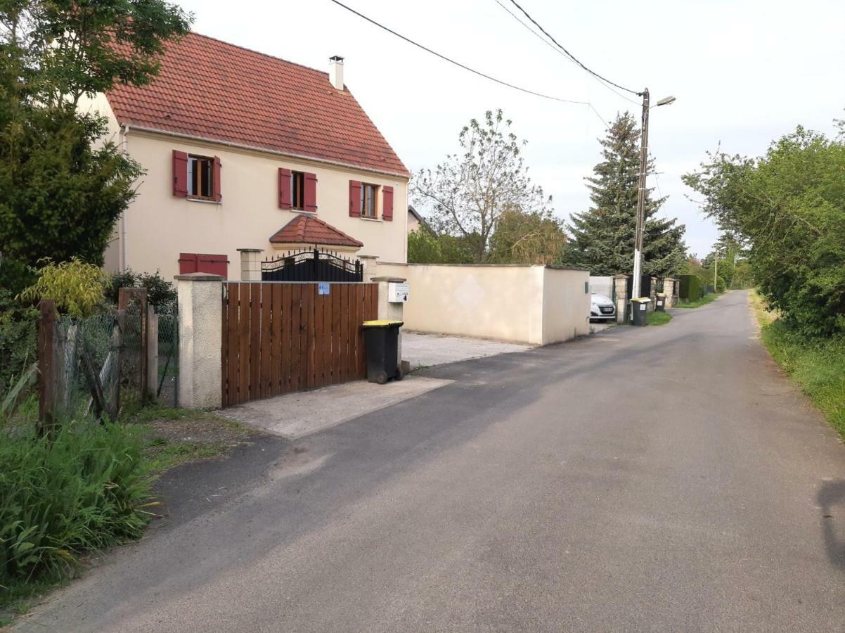 Maison Cheptainville Avec Terrasse Sur Verdure Екстериор снимка